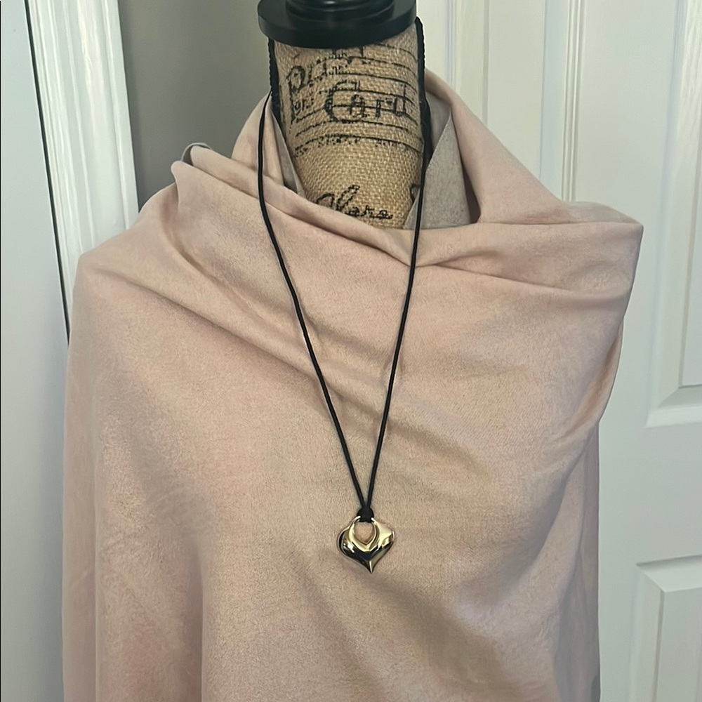 Puffy Heart Style Pendant Necklace - Picture 2 of 4